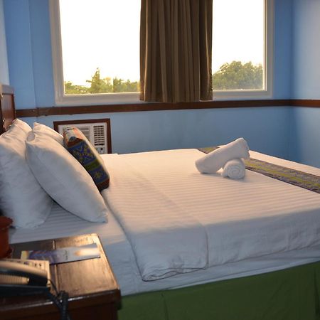 Alu Hotel Davao City Esterno foto