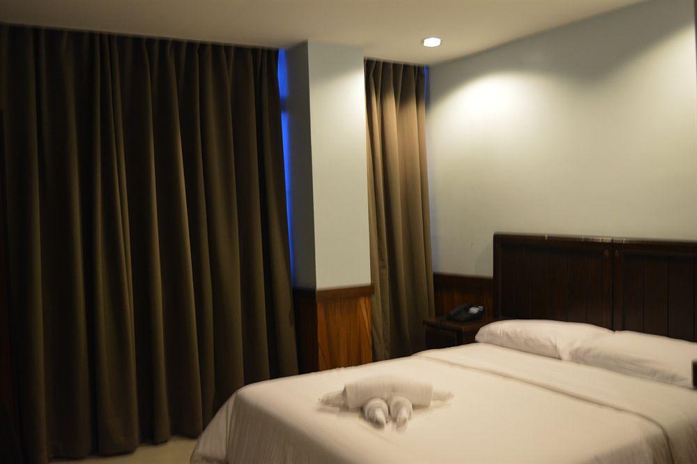 Alu Hotel Davao City Esterno foto