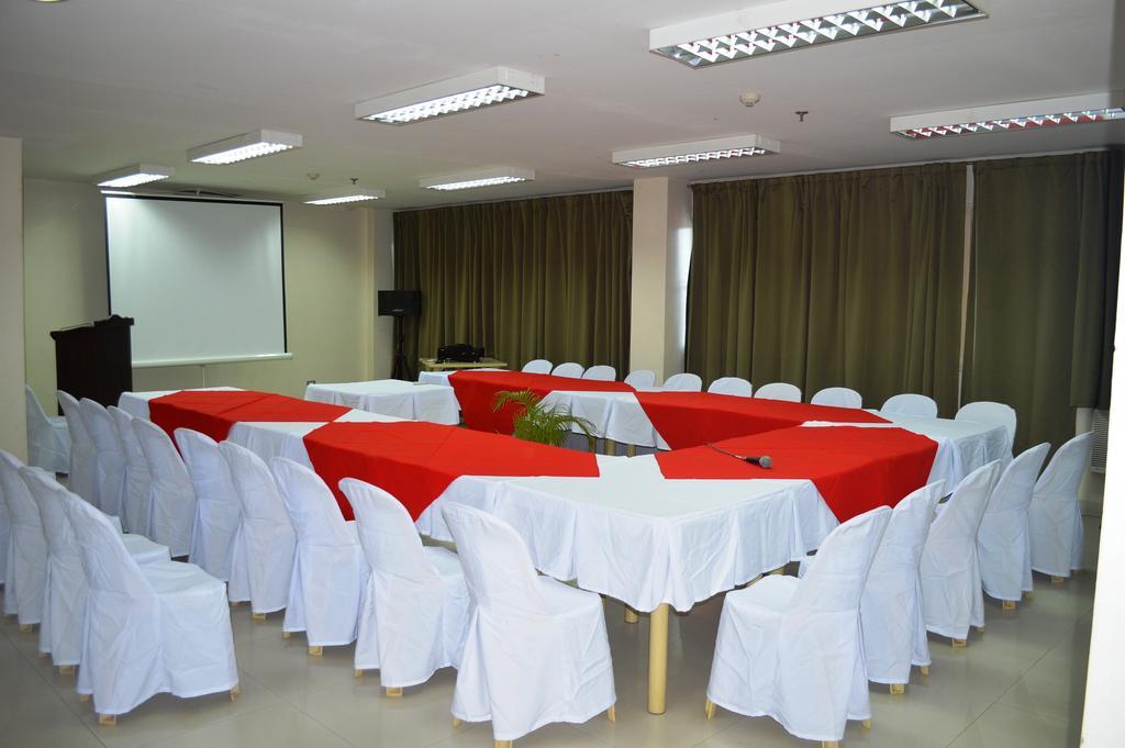 Alu Hotel Davao City Esterno foto