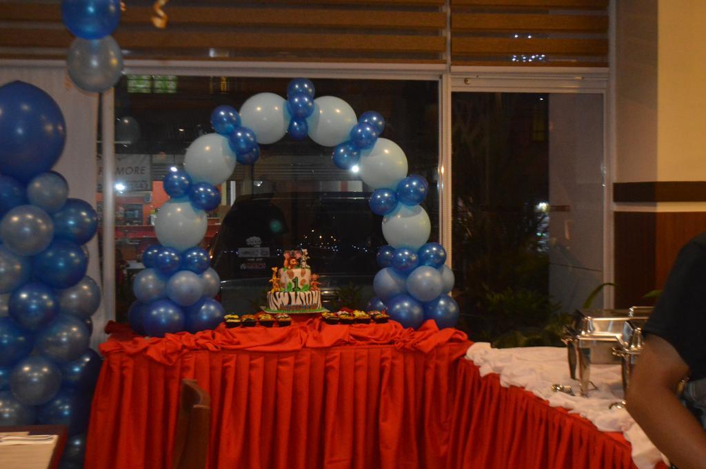 Alu Hotel Davao City Esterno foto