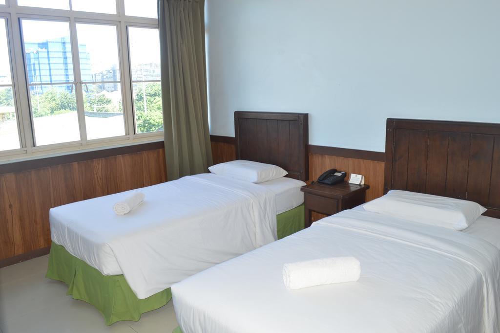 Alu Hotel Davao City Esterno foto