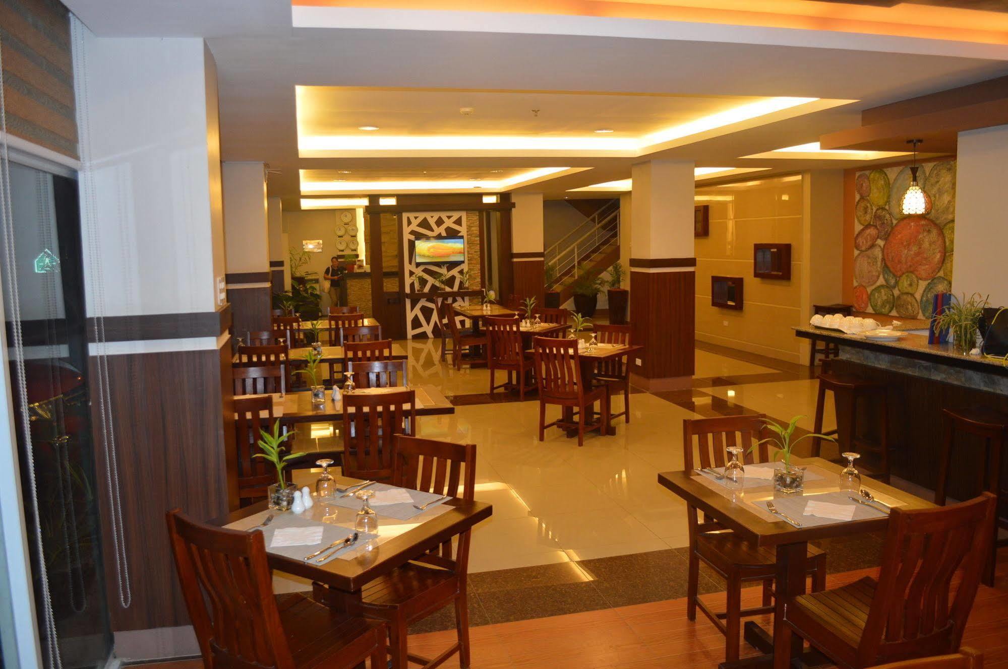 Alu Hotel Davao City Esterno foto
