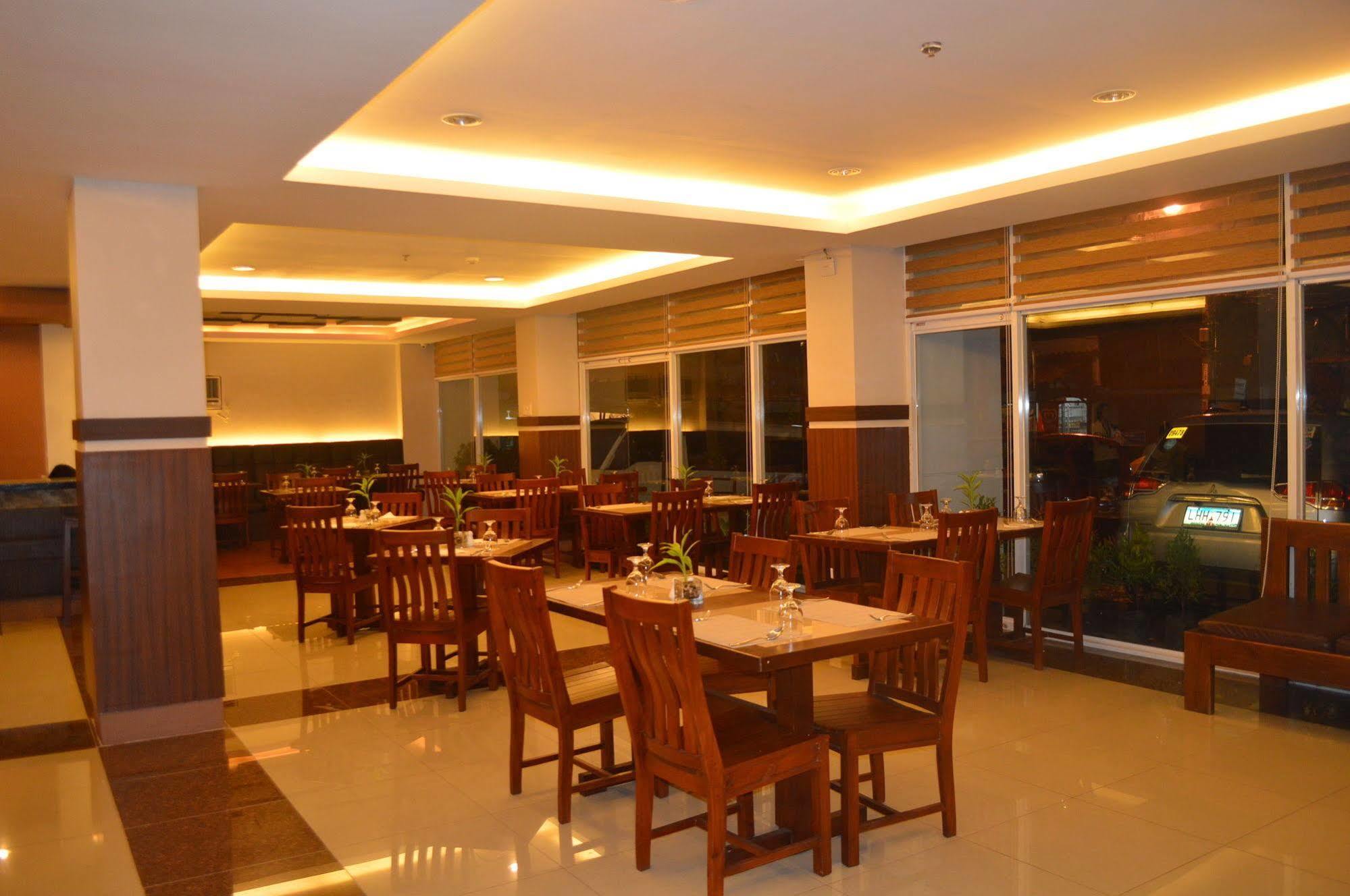 Alu Hotel Davao City Esterno foto