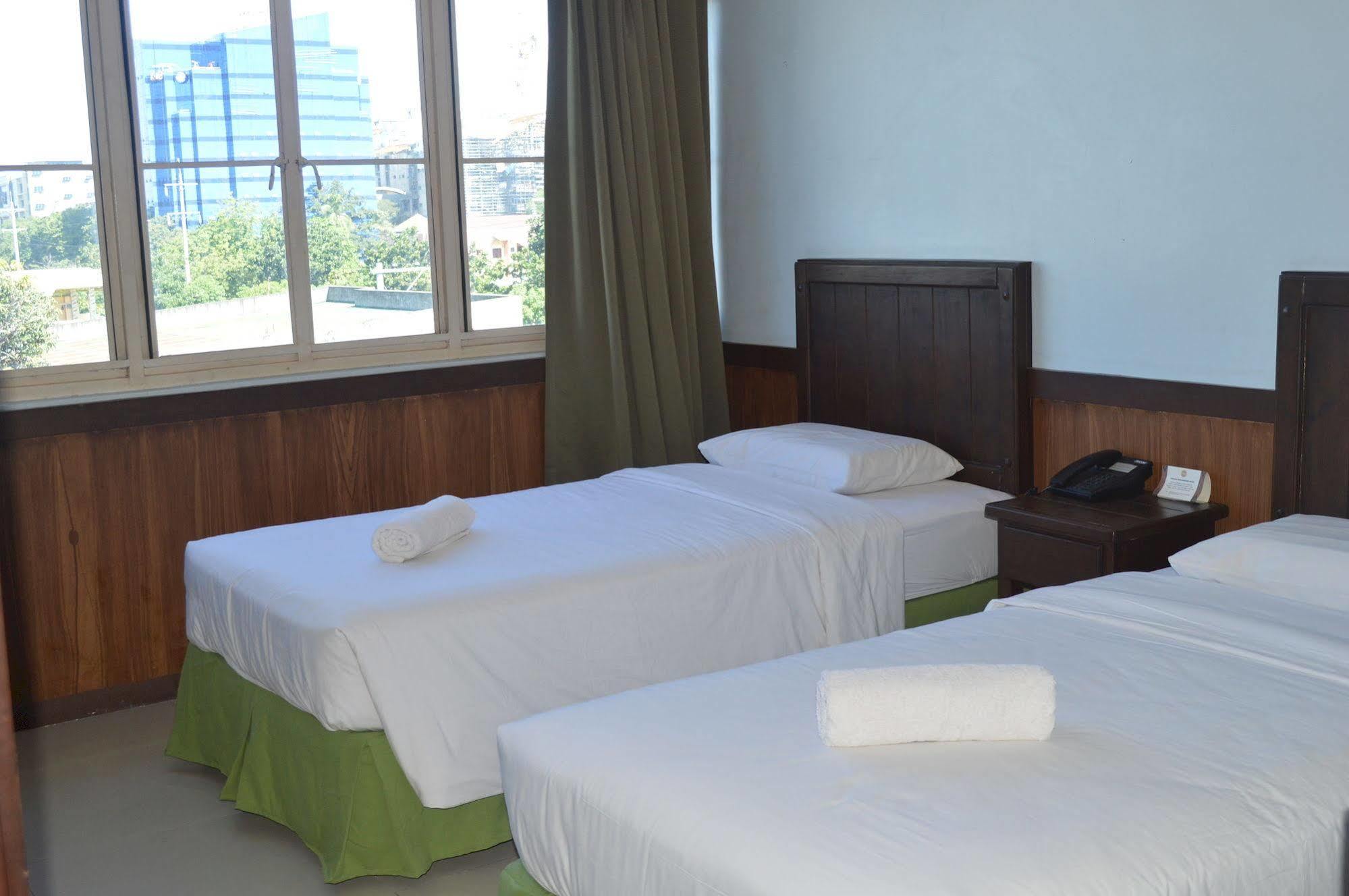 Alu Hotel Davao City Esterno foto