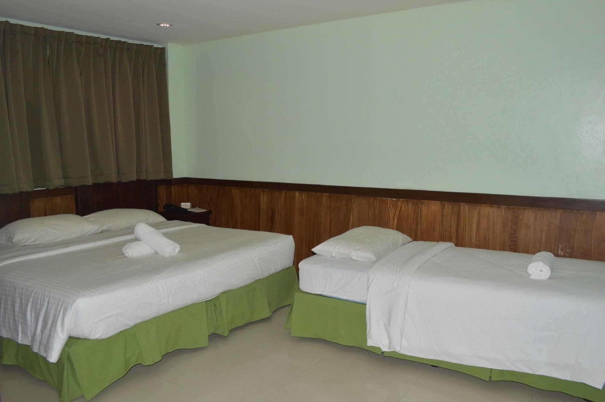 Alu Hotel Davao City Esterno foto