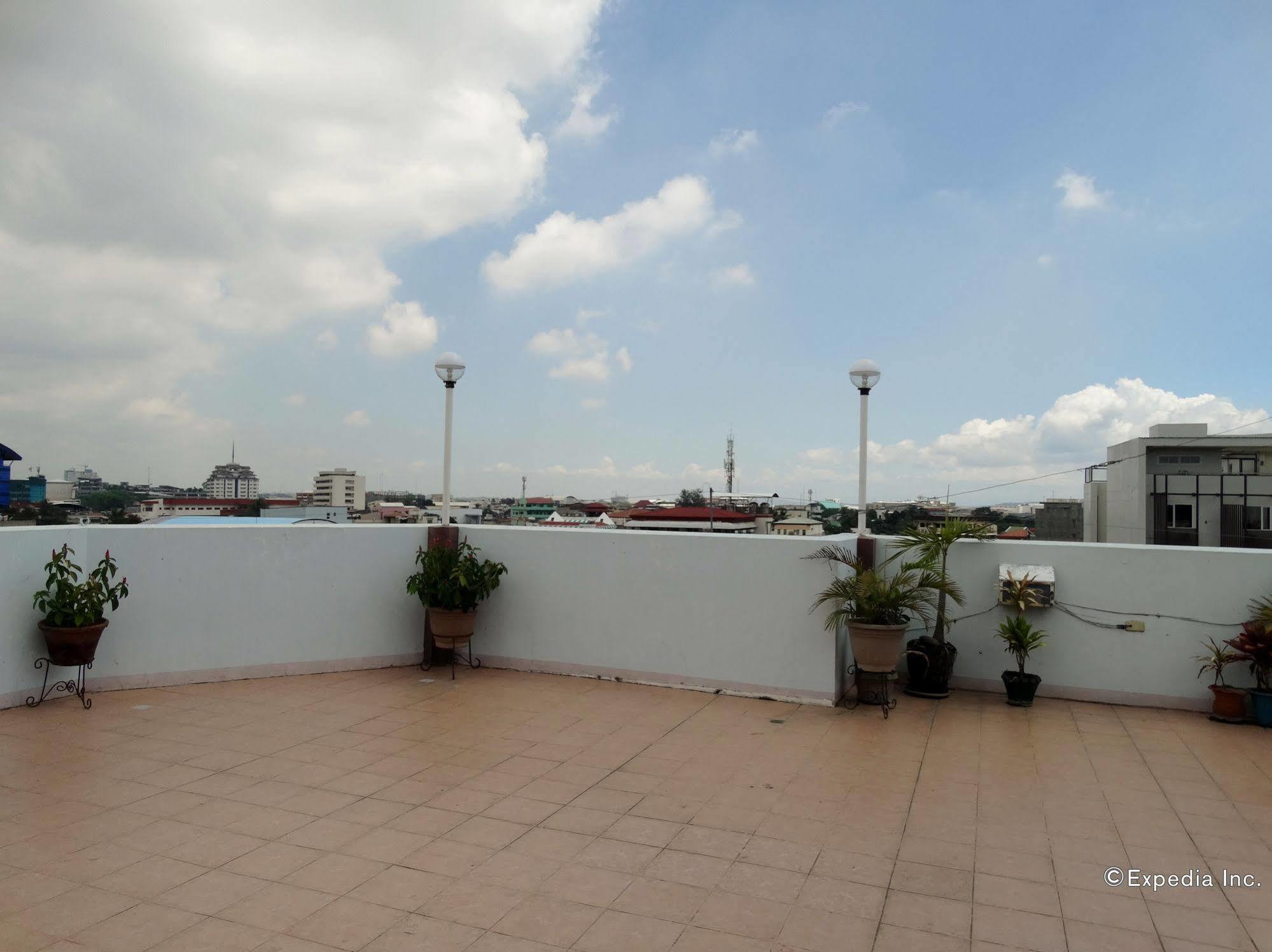 Alu Hotel Davao City Esterno foto