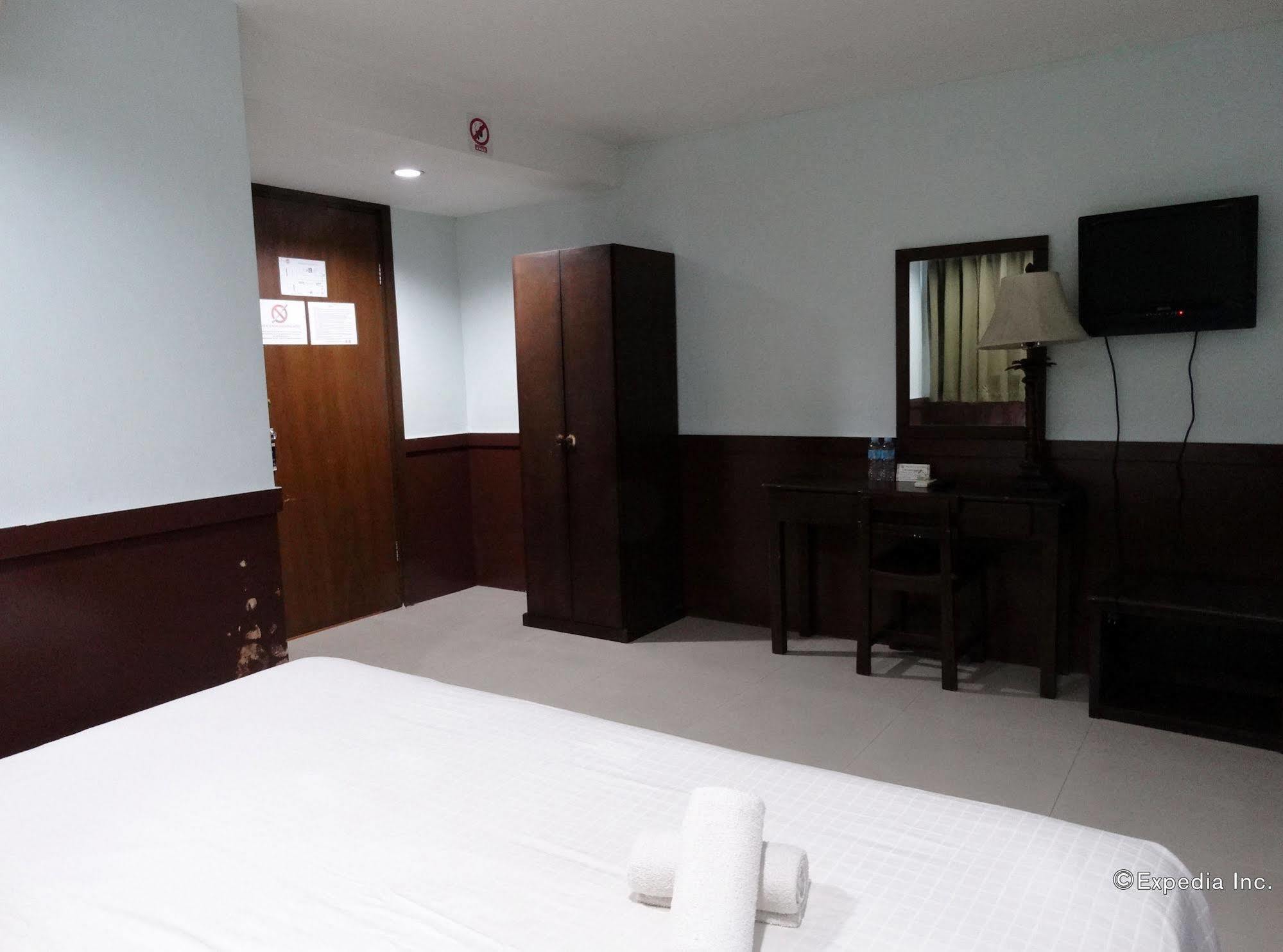 Alu Hotel Davao City Esterno foto