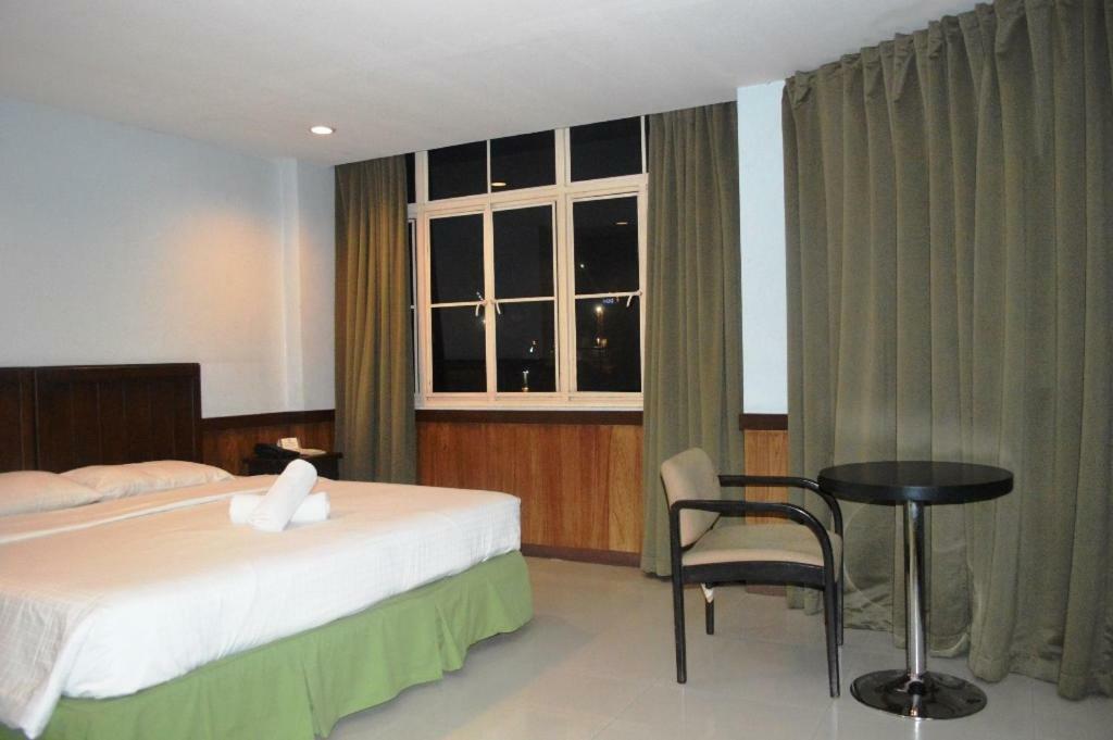 Alu Hotel Davao City Esterno foto